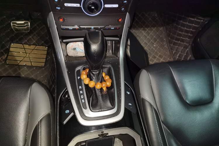 Used Ford Edge 2015 2.7T GTDi 4x4 Sporty 7-Seater Gear Lever