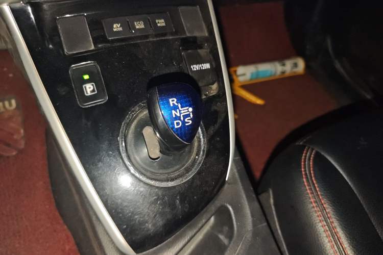 Used Toyota Levin 2017 Revised Dual-Engine 1.8H GS E-CVT Elite Sunroof Version China V Standard Gear Lever