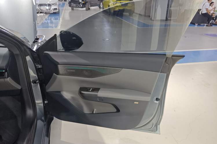 Used Lynk & Co 07 2024 EM-P 126 Long-Range Halo Right Front Door Interior