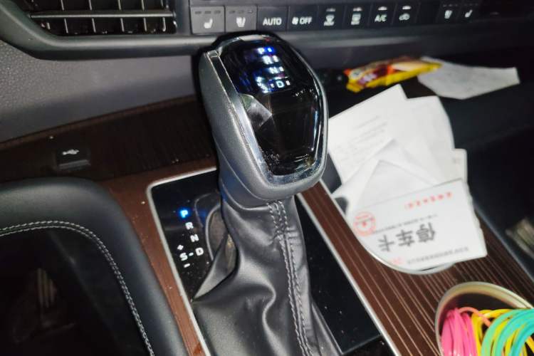 Used Toyota Granvia 2024 2.5L Hybrid Luxury Edition Gear Lever