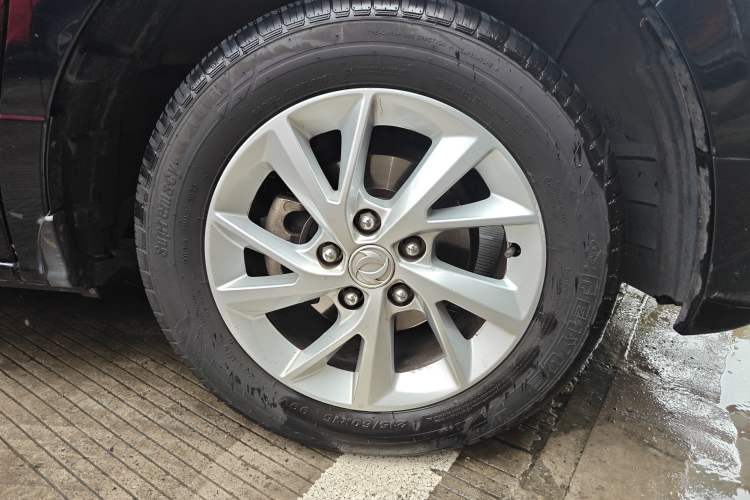 Used FORTHING Lingzhi PLUS 2021 2.0L Manual Luxury 9-Seater Right Front Wheel Hub