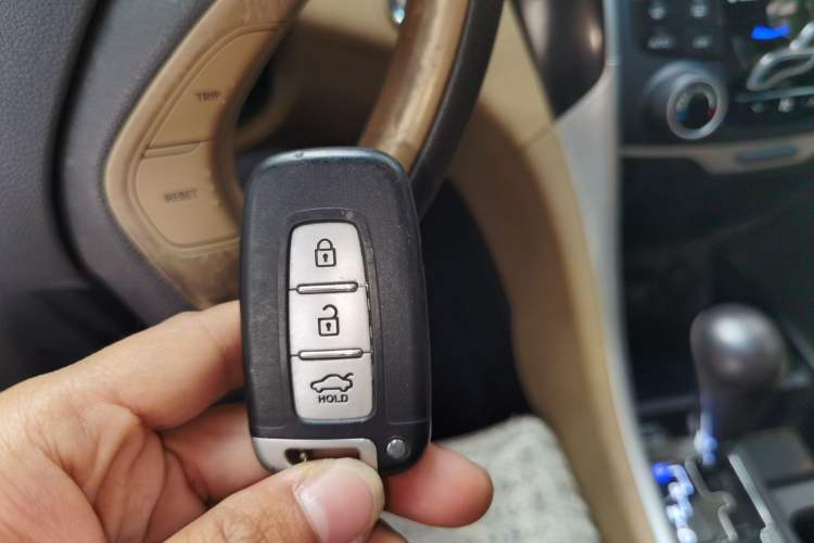 Used Hyundai Sonata 2011 2.4L Automatic Top-Tier Version
