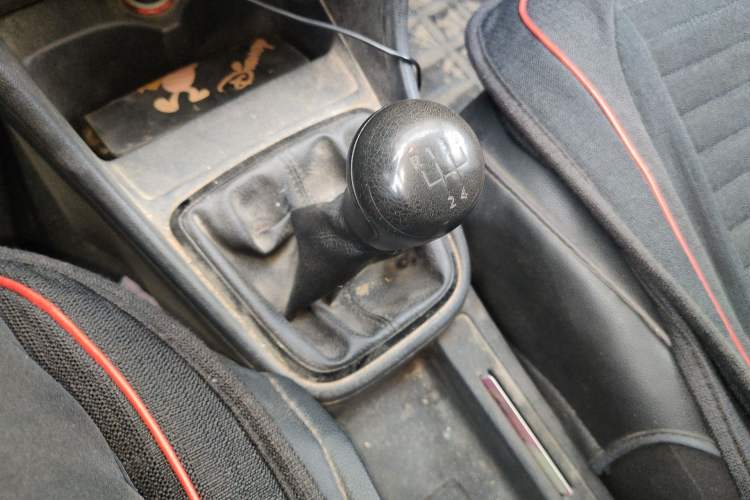 Used Volkswagen Jetta 2015 Value Edition 1.6L Manual Fashionable Style Gear Lever