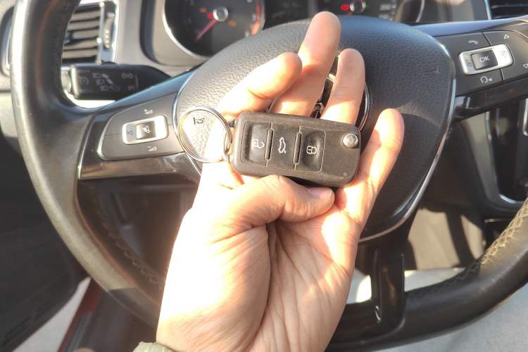 Used Volkswagen Lavida 2015 1.6L Automatic Luxury Edition
