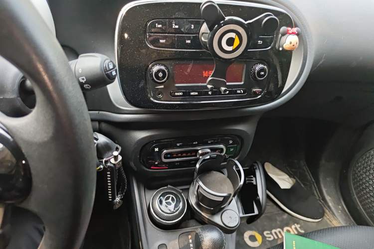Used smart forfour 2018 1.0L 52 kW Dynamic Edition Audio And AC Panel