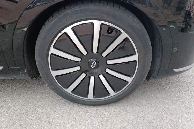 Used Hima AITO M9 2024 Range-Extended Ultra Version 42 kWh 6-Seater Model Right Front Wheel Hub