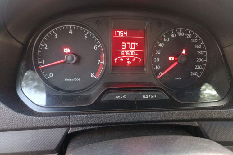 Used Volkswagen Jetta 2015 Value Edition 1.6L Manual Fashionable Style Odometer Close Up