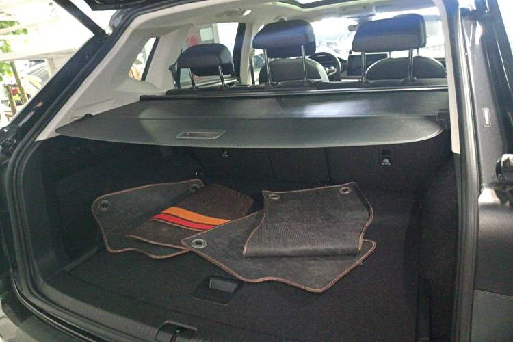 Used Volkswagen Tayron 2023 280TSI Two-Wheel-Drive Luxury Plus Advanced Version Trunk