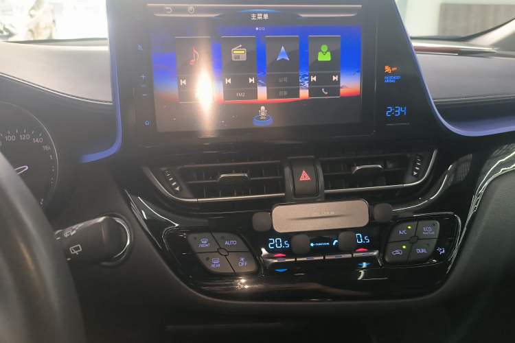 Used Toyota C-HR 2018 2.0L Luxury Sunroof Version China VI Standard Audio And AC Panel