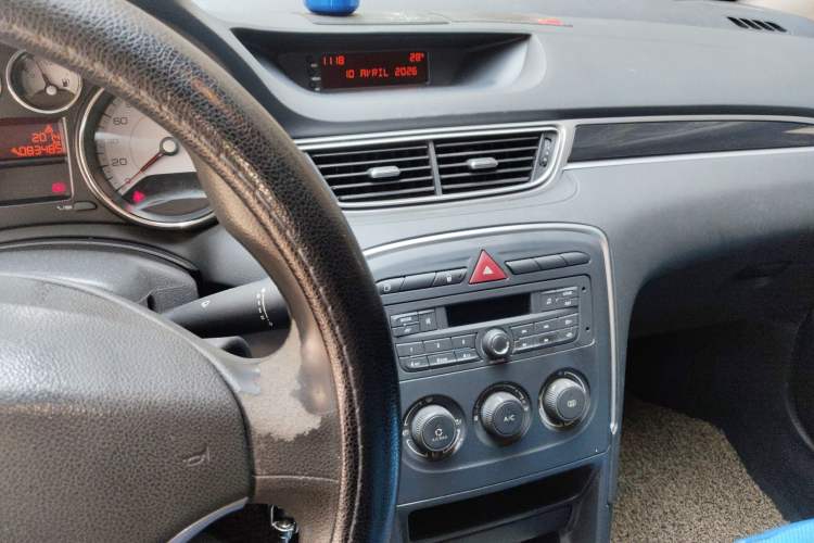 Used Peugeot 308 2014 Enjoy Edition Classic 1.6L Manual YouShang Model Audio And AC Panel