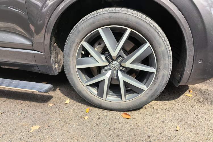 Used Volkswagen Touareg 2020 3.0 TSI Luxury Edition China VI Right Front Wheel Hub