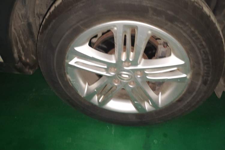 Used GAC Trumpchi GS5 2013 1.8T Automatic Two-Wheel Drive Luxury Edition Right Front Wheel Hub