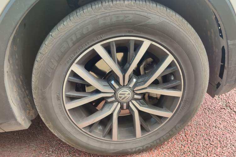 Used Volkswagen Tiguan L 2017 330TSI Automatic Two-Wheel Drive Comfort Edition Right Front Wheel Hub