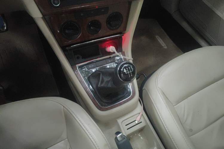 Used Volkswagen Lavida 2013 1.4TSI Manual Comfort Edition