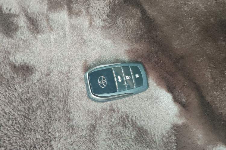 Used Toyota Highlander 2009 2.7L Two-Wheel Drive 7-Seater Luxury Edition
