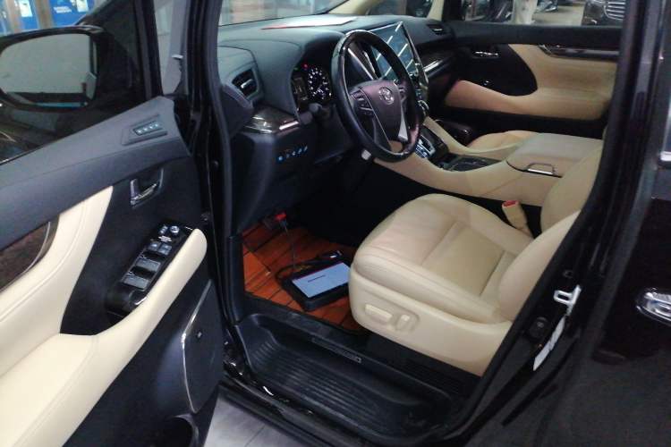 Used Toyota Vellfire 2021 Crown Dual-Engine 2.5L HV Supreme Edition
