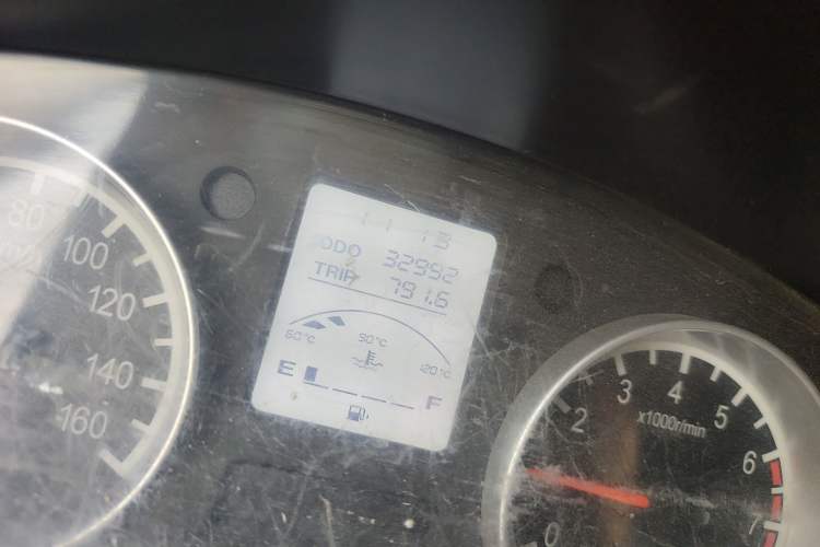 Used Jinbei Hiace X30  Odometer Close Up
