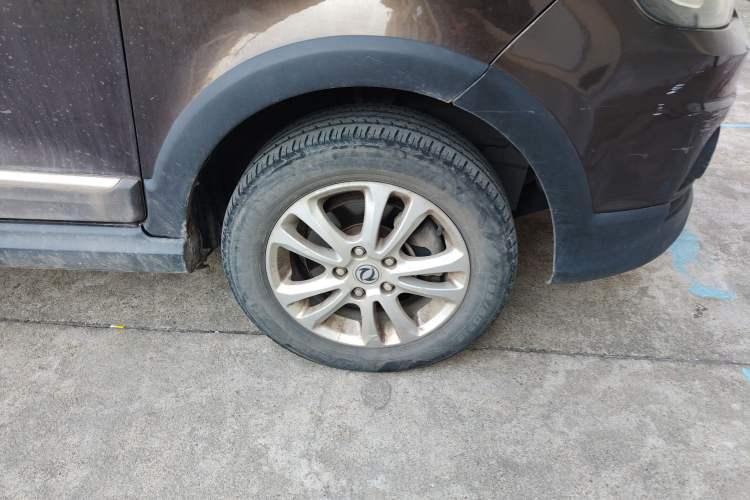 Used Dongfeng Fengon 360 2015 1.5L Manual Comfort II 7-Seater Right Front Wheel Hub