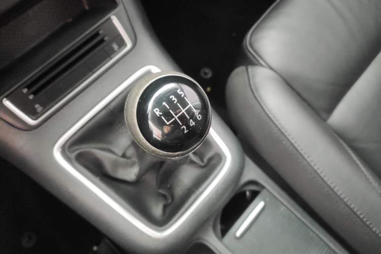 Used Volkswagen Tiguan L 2015 1.8TSI Manual Two-Wheel-Drive Limited Edition
