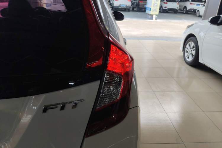 Used Honda Fit 2016 1.5L LXS CVT Comfort Sunroof Version
