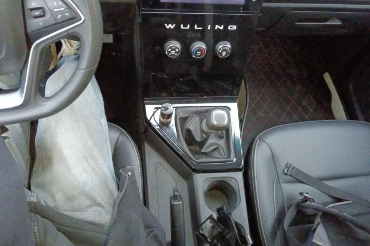 Used Wuling Hongguang PLUS 2019 1.5T Manual Luxury 7-Seater
