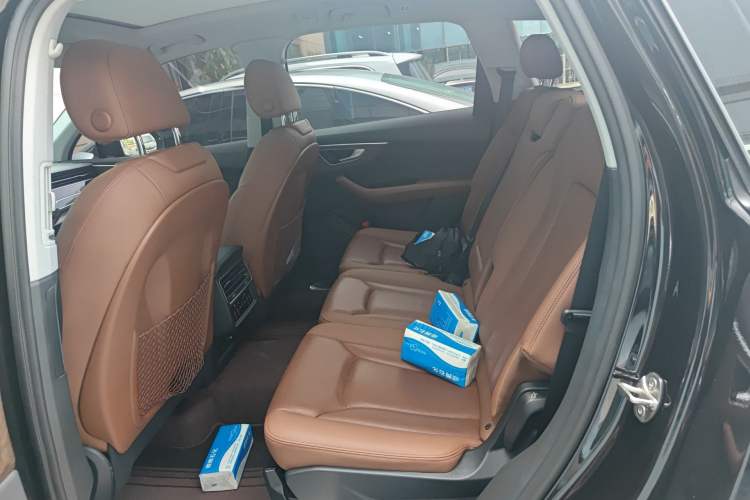 Used Audi Q7 2021 55 TFSI quattro S line Sport model
