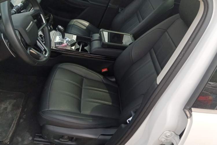 Used Land Rover Range Evoque 2022 Aurora L 249 PS R-Dynamic Luxury Edition Left Front Seat