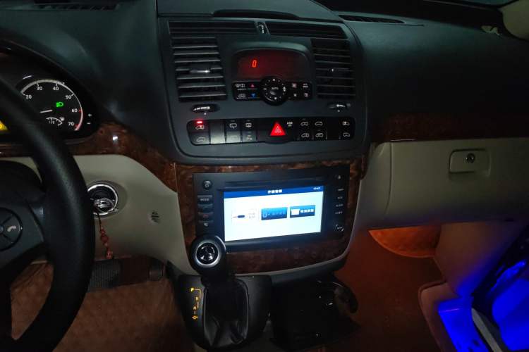 Used Mercedes-Benz Viano 2013 3.0L Navigator Edition