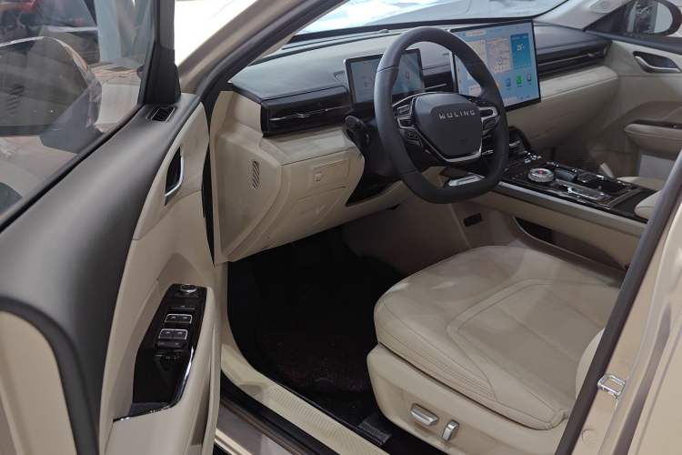 Used Wuling Xingguang 2024 Co-Creation Edition 510 Advanced Model Driver Seat