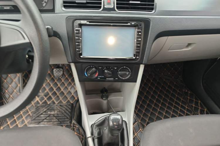 Used Skoda Rapid 2016 1.6L Manual Front-Wheel-Drive Version
