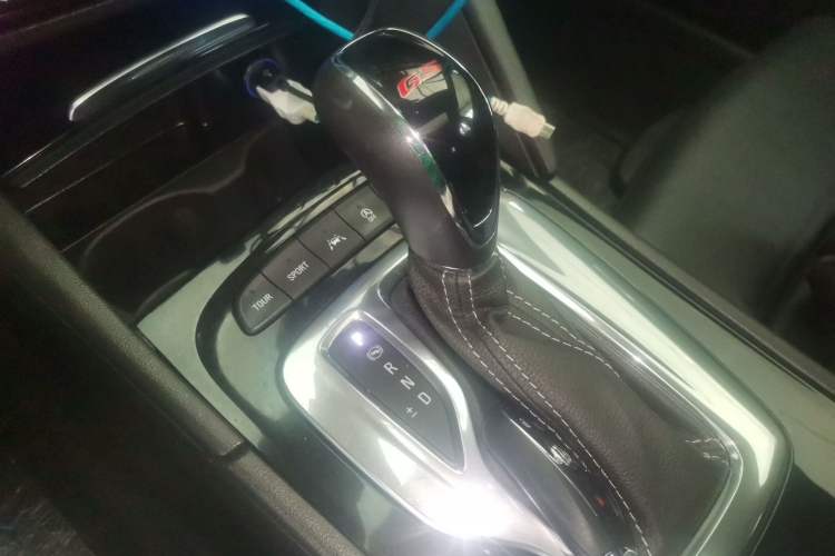 Used Buick Regal 2019 GS 28T Prestige Model China VI Standard Gear Lever