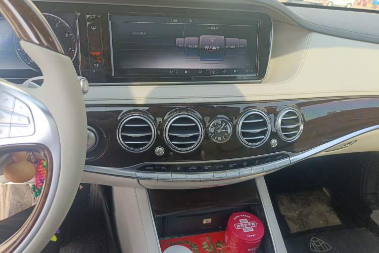 Used Mercedes-Benz Maybach S-Class 2015 S 400 4MATIC Audio And AC Panel