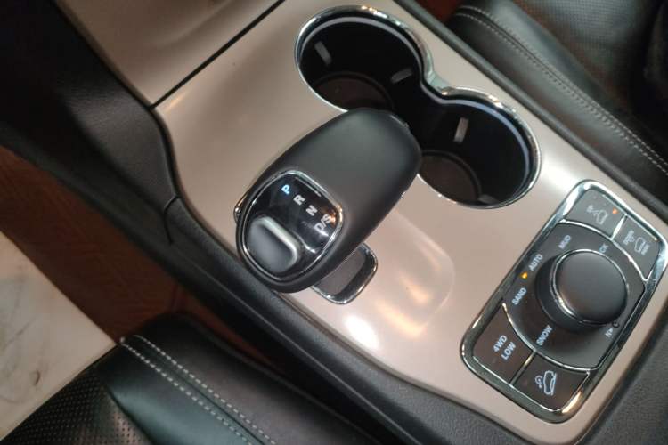 Used Jeep Grand Cherokee 2015 3.0L Elite Navigation Edition
