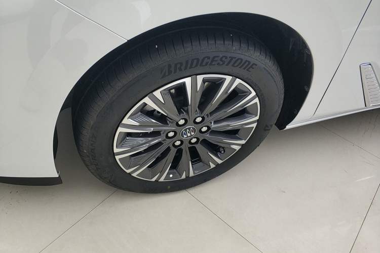 Used Buick GL8 2025 Lu Zun Smart Enjoyment Edition Exterior 4