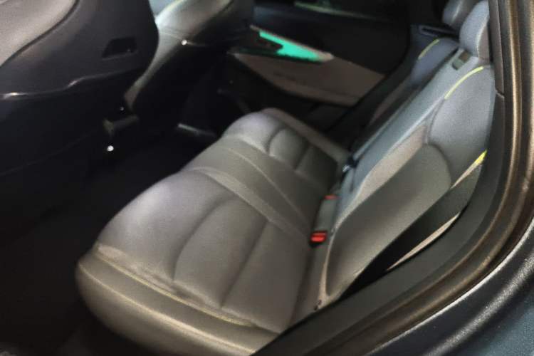 Used Lynk & Co 08 EM-P 2025 220 km All-Wheel-Drive Performance Halo
