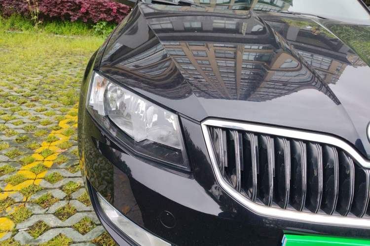 Used Skoda Octavia 2015 1.6L Automatic Yijie Edition Right Front Headlight