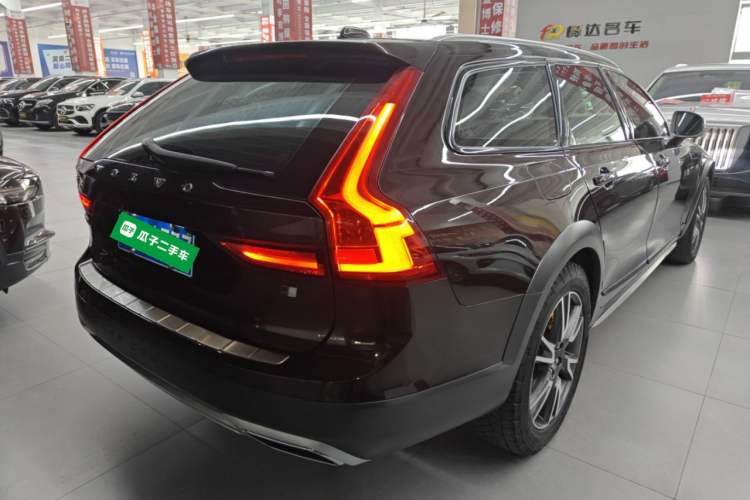 Used Volvo V90 2017 Cross Country T5 AWD Smart Range Edition Rear Right 45 Deg