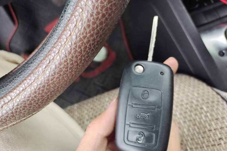 Used Volkswagen Sagitar 2012 1.6L Automatic Fashion Edition