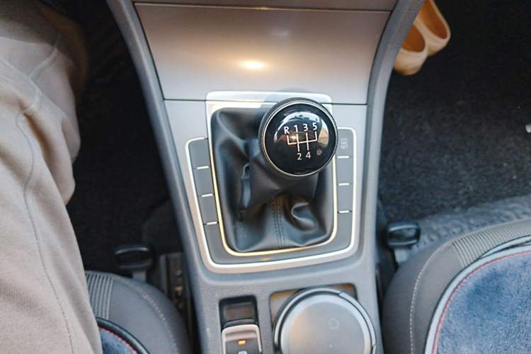 Used Volkswagen Golf 2016 1.6L Manual Fashion Edition