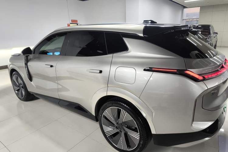 Used Lynk & Co 08 EM-P 2023 245km Ultra-Long Range Halo