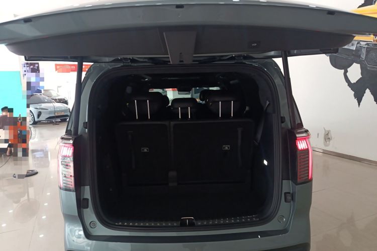 Used Zeekr 009 2024 7-Seater Aisle Version 108 kWh
