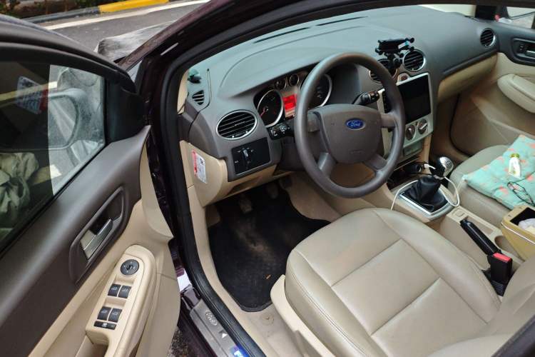 Used Ford Focus 2013 Sedan Classic 1.8L Manual Base Model