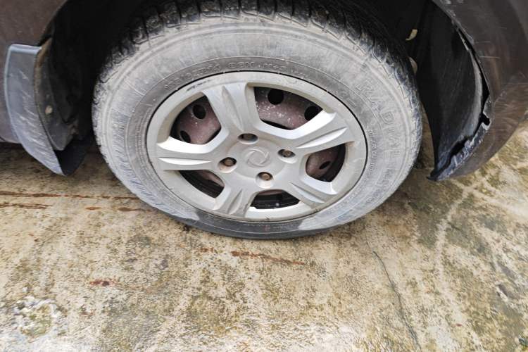 Used Dongfeng Fengon 330 2014 1.2L Manual Practical Version DK12-07 Right Front Wheel Hub