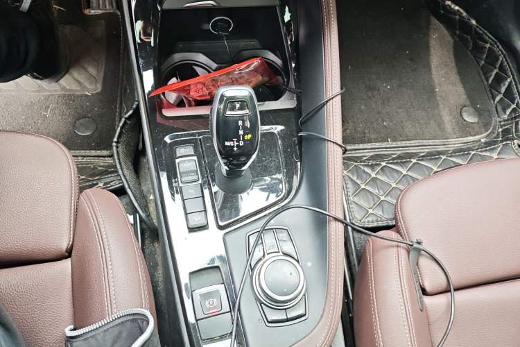 Used BMW X1 2022 Updated xDrive25Li Premium Edition Gear Lever