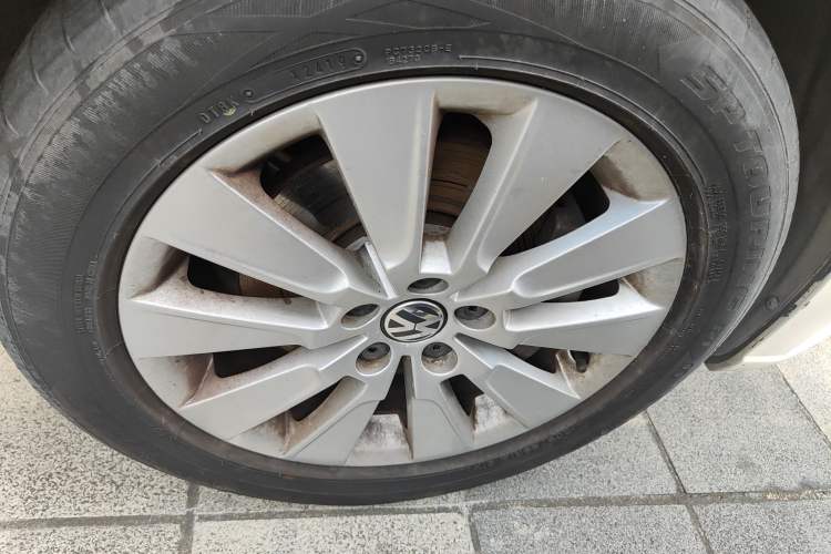 Used Volkswagen Lavida 2013 Revised Version 1.4 TSI DSG Comfort Edition Right Front Wheel Hub