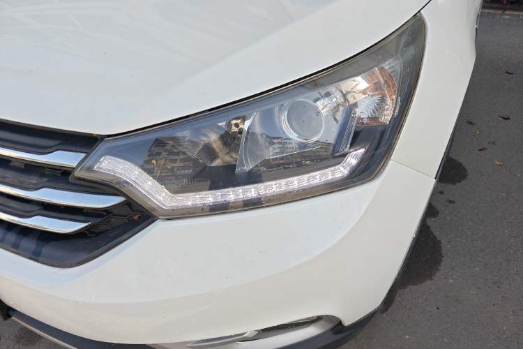 Used Dongfeng Aeolus AX7 2015 2.0L Manual Zhiyi Trim