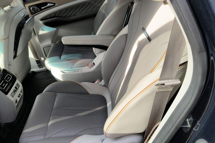 Used FORTHING Yacht 2023 1.5T DCT Starry Sky Flagship Edition Left Rear Seat