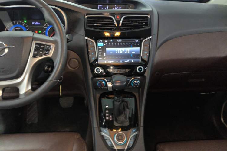 Used Haima Fumei F7 2017 1.5T 7-Seater Automatic Standard Edition Audio And AC Panel