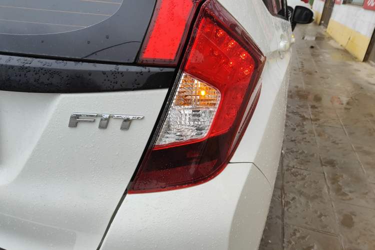 Used Honda Fit 2018 1.5L CVT Comfort Version Exterior 3