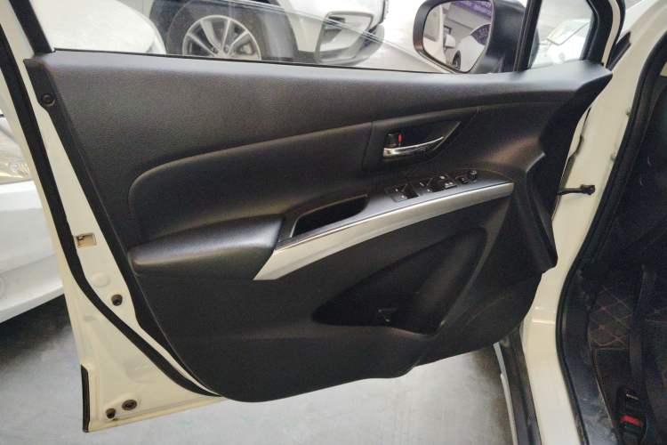 Used Suzuki S-Cross 2015 1.6L CVT Two-Wheel Drive Elite Version